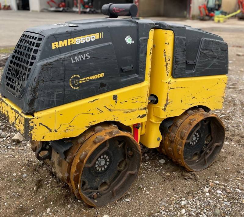 Louer un compacteur pied de mouton télécommandé à Lyon