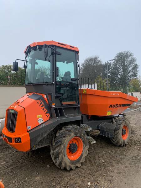 Louer un dumper 3500l avec cabine et poste de conduite reversible à Lyon