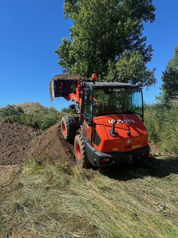 Location de chargeuse sur pneus 800l à Lyon