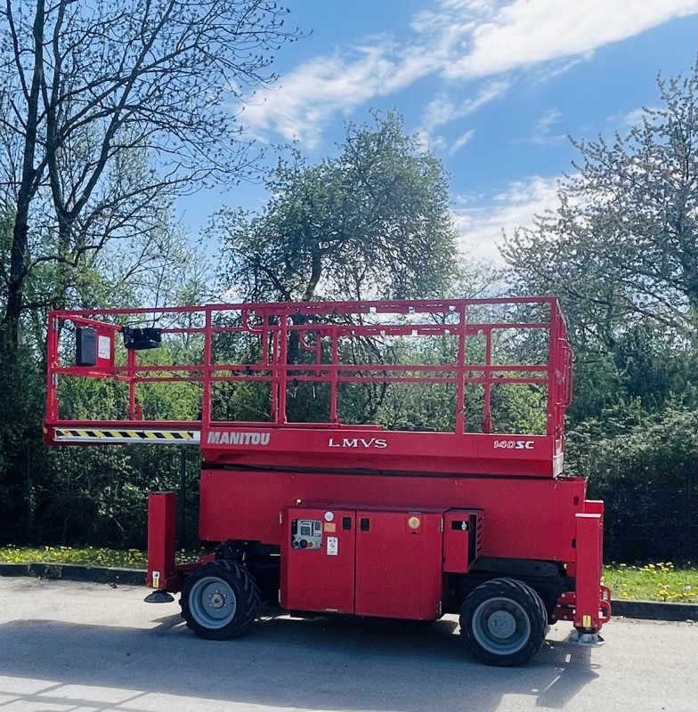 Location d'une nacelle ciseaux diesel 14m à Lyon