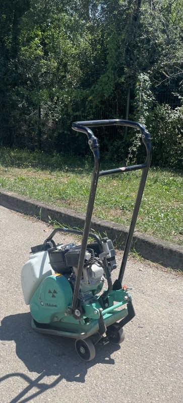 Louer une plaque vibrante 60kg à Lyon et ses alentours