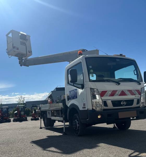 Louer un camion nacelle télescopique 16m à Lyon