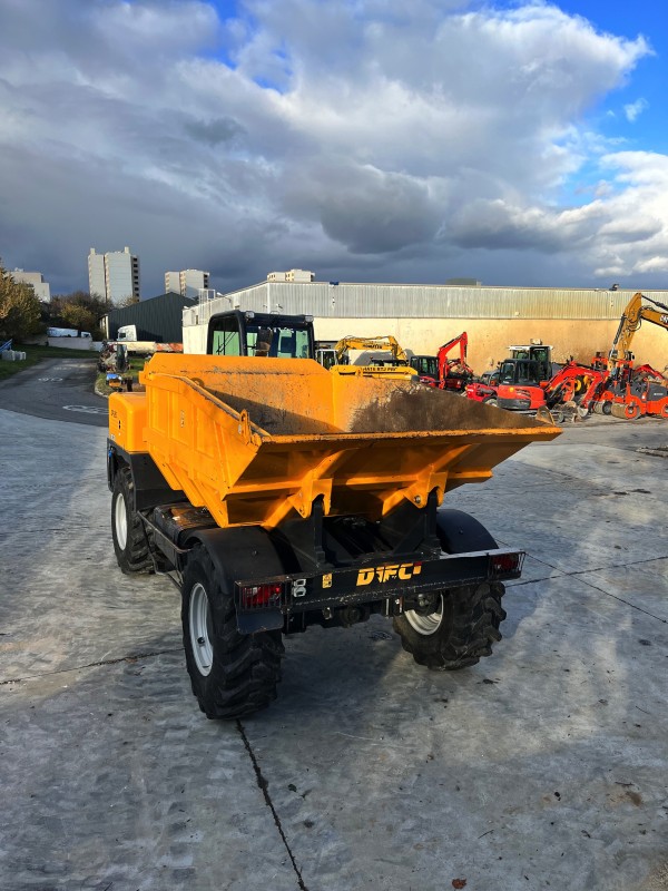 Location d'un mini tombereau 8000l à Lyon