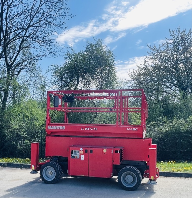 Location d'une nacelle ciseaux diesel 14m à Lyon