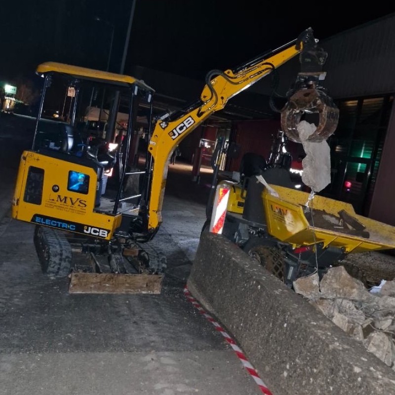 Location de mini pelle électrique 1T9 à Lyon