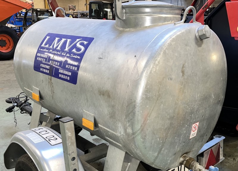 Location de citerne à eau 500l sur remorque sur Lyon