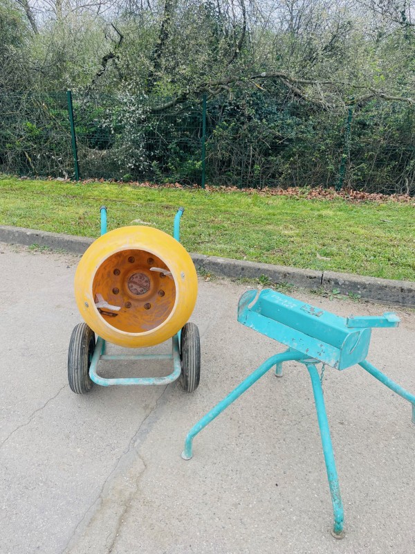 Location de bétonnière thermique 350L à Lyon