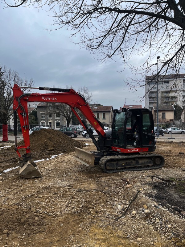 Location de pelle 8 tonnes pour terrassement à Lyon