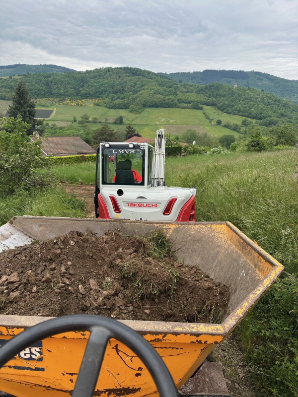 Louer une pelle à pneus 10t à Lyon