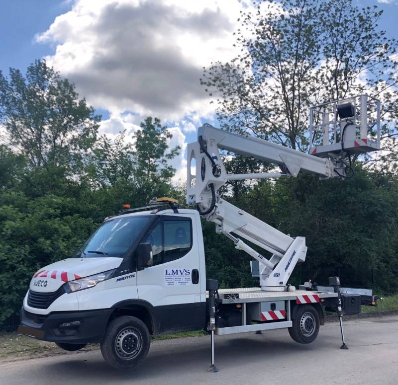 Location d'un camion nacelle articulée 20m à Lyon