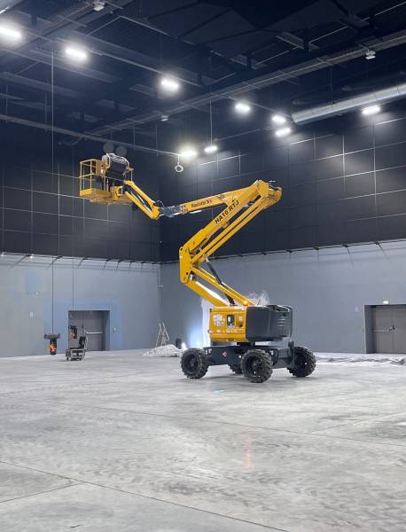 Louer une nacelle articulée diesel 16m à Lyon