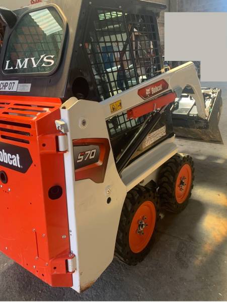 Location de mini chargeur à pneus S70 -1t3 à Lyon