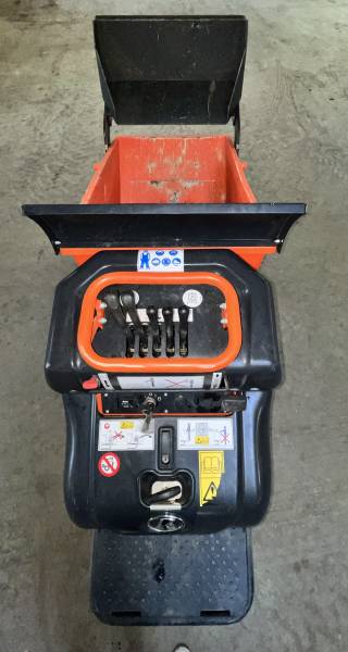 Brouette à chenilles 350l auto chargeuse sur Bourgoin 