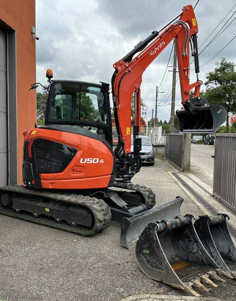 Location d'une mini pelle 5t pour courte et longue durée à Lyon