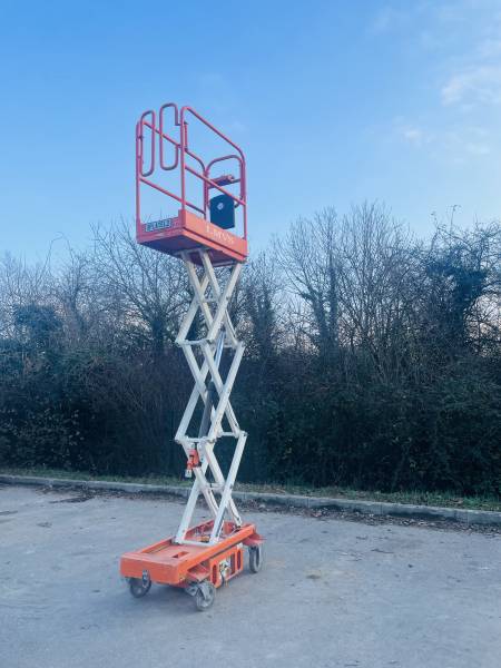 Location de nacelle ciseaux électrique déplacement manuel 5m5