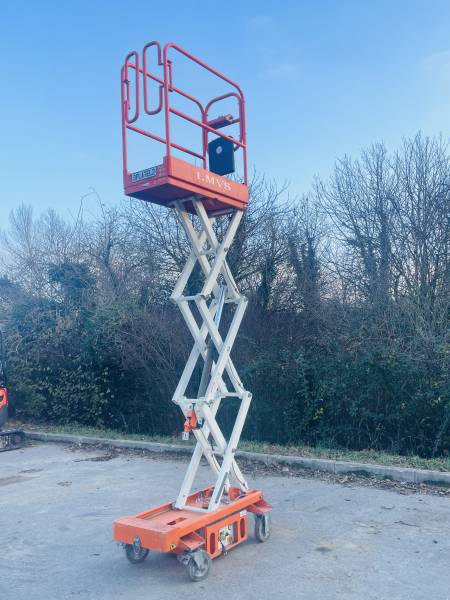 Location de nacelle ciseaux électrique déplacement manuel 5m5