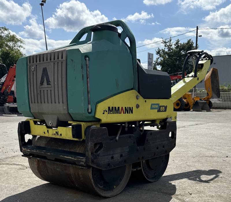 Location de rouleau vibrant à guidage manuel - AR65 à Lyon