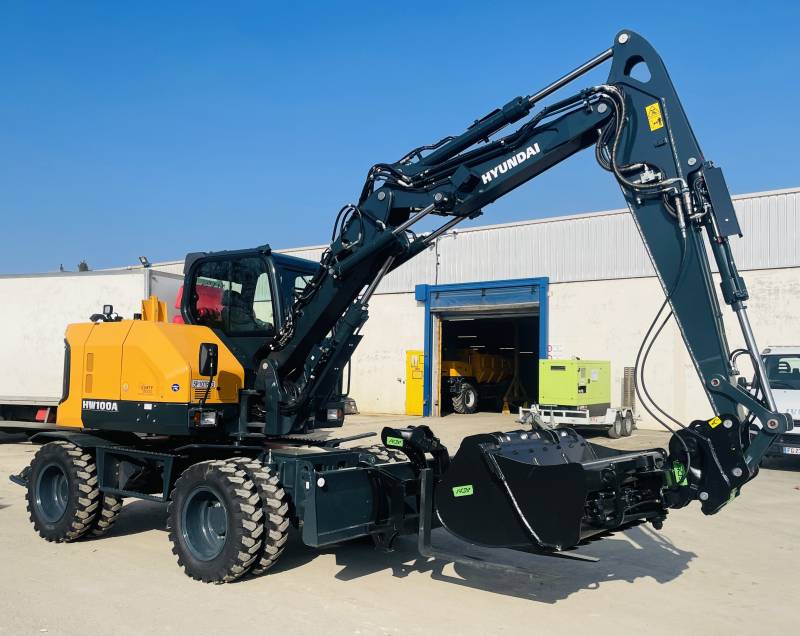 Louer une pelle à pneus 10t à Lyon