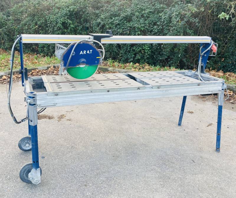 Location de scie sur table grande dalle à Lyon