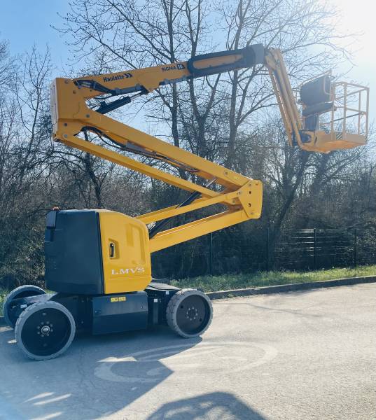 Location de nacelle articulée électrique 16m à Lyon
