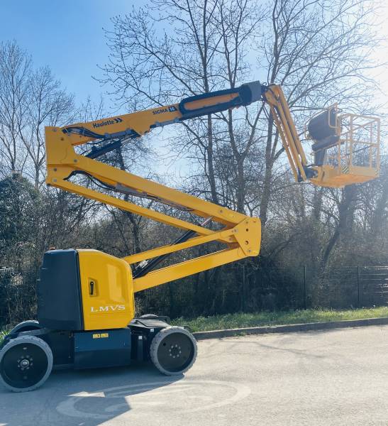 Location de nacelle articulée électrique 16m à Lyon