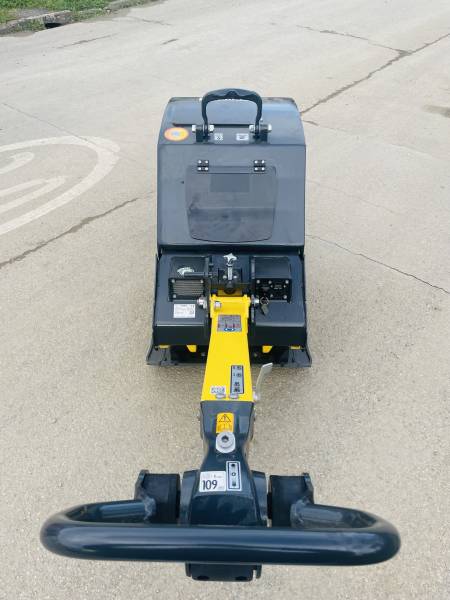 Location d'une plaque vibrante 600 kg à Lyon