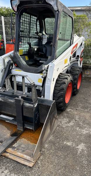 Louer un chargeur à pneus 2t5 à Lyon et ses alentours