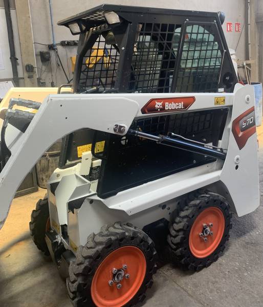 Location de mini chargeur à pneus S70 -1t3 à Lyon