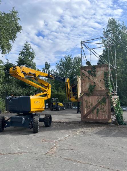 Louer une nacelle articulée diesel 16m à Lyon