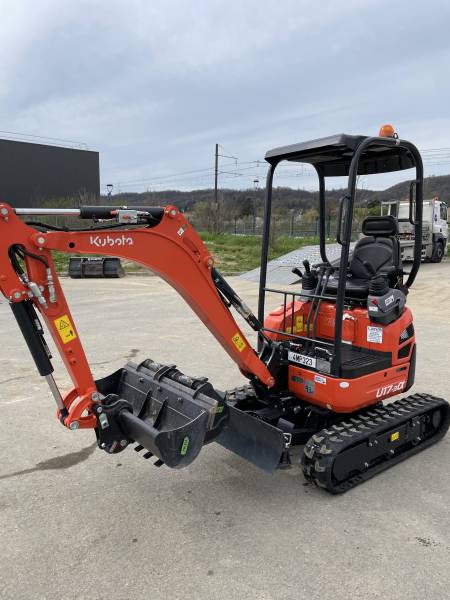 Location de mini pelle 1t7 pour le terrassement sur Lyon