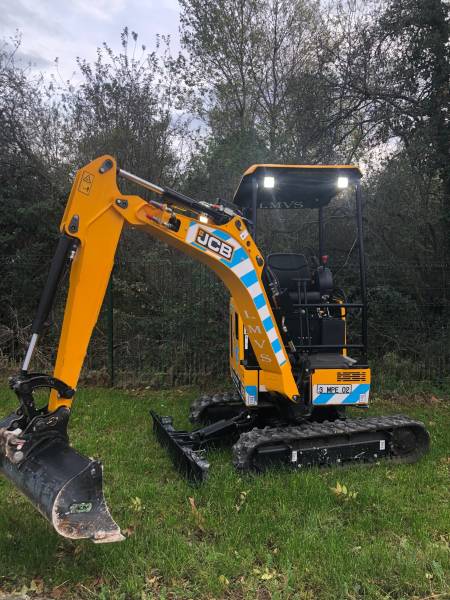 Location de mini pelle électrique 1T9 à Lyon