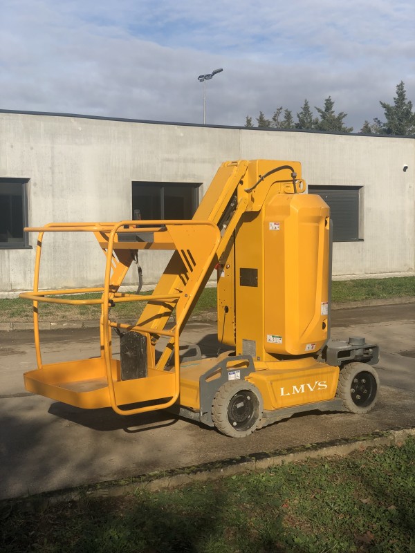 Location de nacelle électrique à mat vertical 10m à Lyon