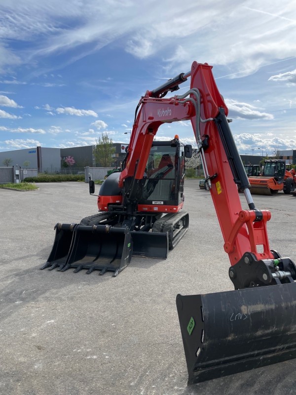 Location de pelle 8 tonnes pour terrassement à Lyon