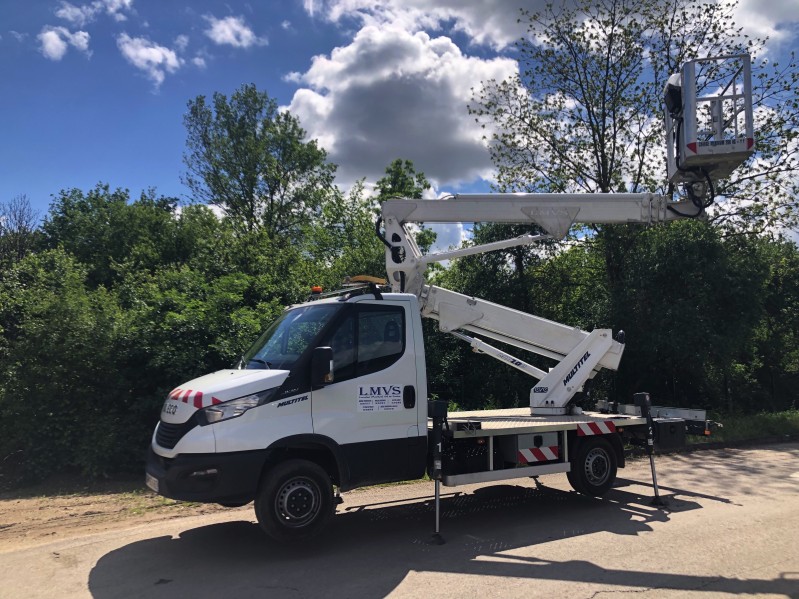 Location d'un camion nacelle articulée 20m à Lyon