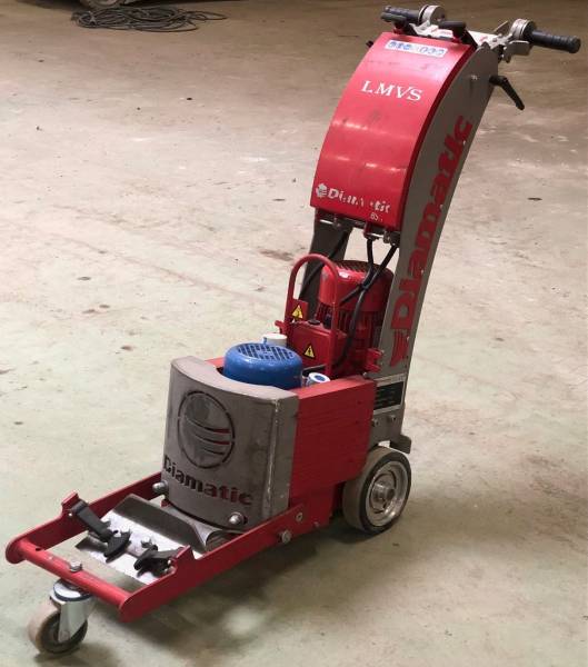 Location de décolleuse revêtement de sol sur Lyon