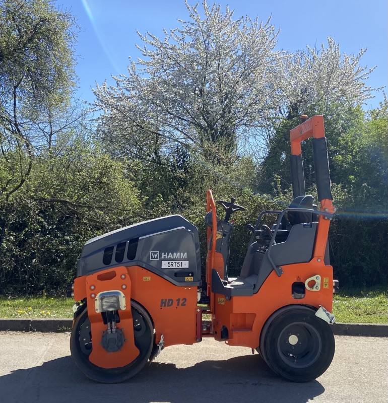 Location d'un rouleau compacteur 120 mixte à Lyon