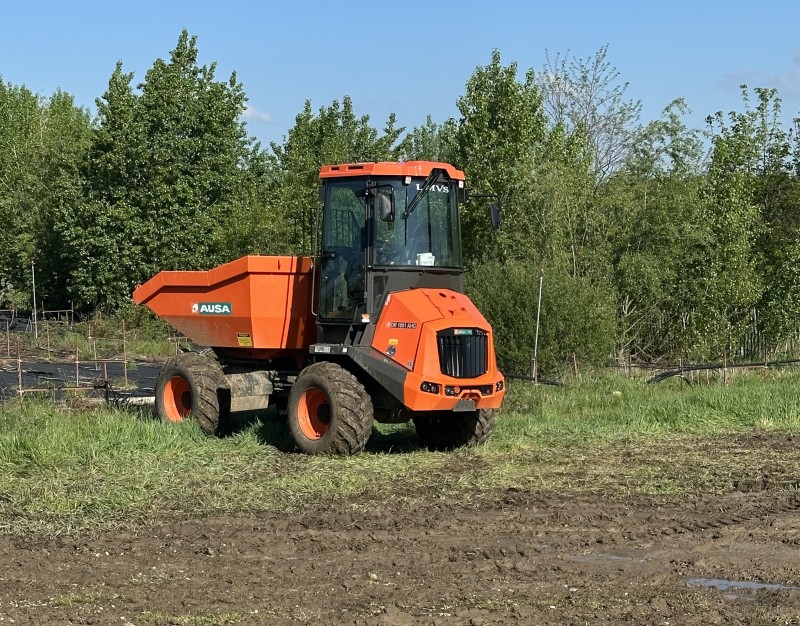 Location de dumper 6000l avec cabine et poste de conduite réversible à Lyon