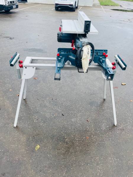 Louer une scie à onglet 220V à Lyon