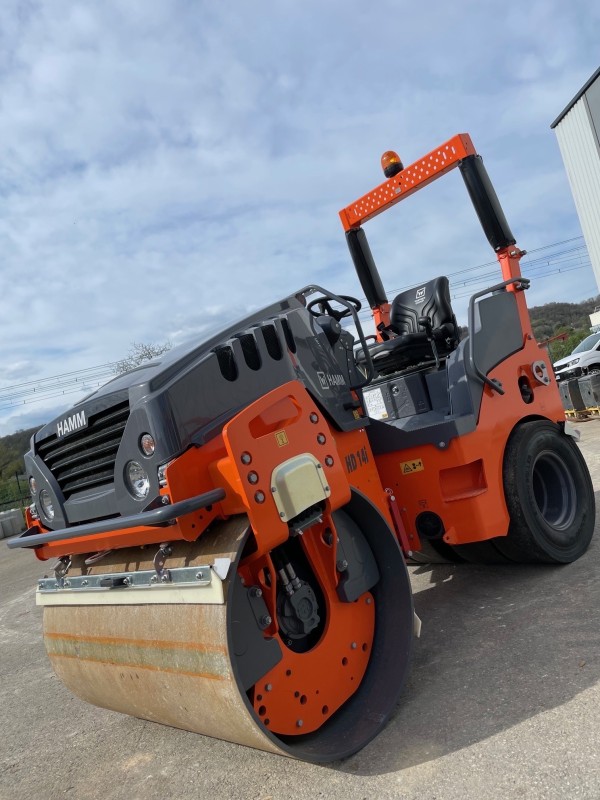 Louer un rouleau compacteur 140 mixte à Lyon