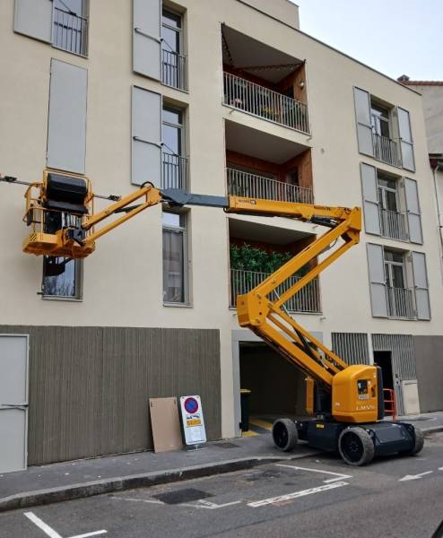 Location de nacelle articulée électrique 16m à Lyon