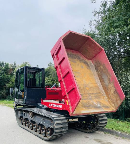 Louer un transporteur sur chenilles 3500L à Lyon et ses alentours