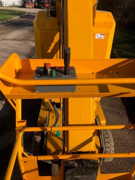 Location de nacelle électrique à mat vertical 10m à Lyon