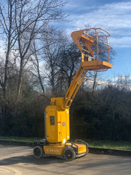 Location de nacelle électrique à mat vertical 10m à Lyon